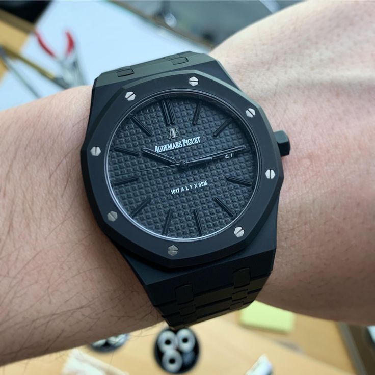 AUDEMARS PIGUET ROYAL OAK BLACK (AUTOMATIC)