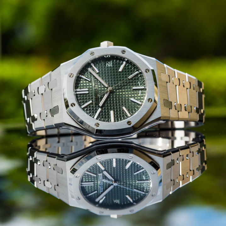 AUDEMARS PIGUET ROYAL OAK SILVER GREEN (JAPAN 1ST CELL MODEL)